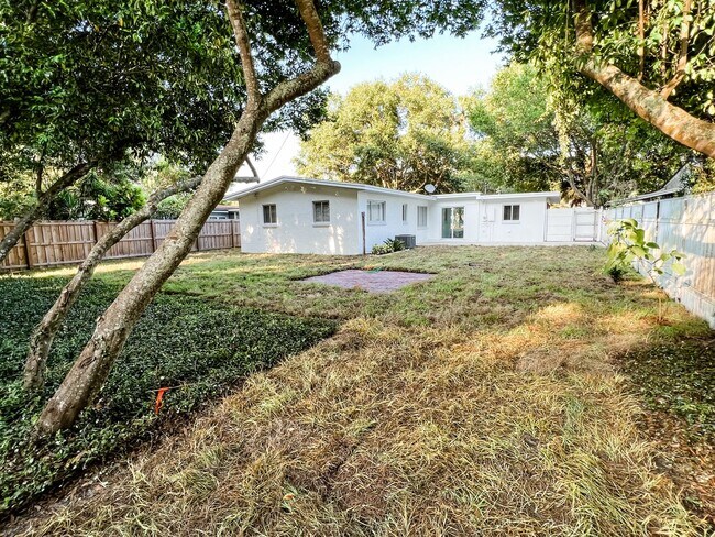 Building Photo - Wonderful 3/1 Home In Audubon Park! Must See!