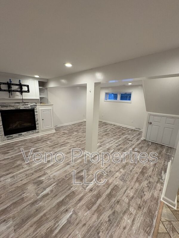 Building Photo - 330 Louden Rd