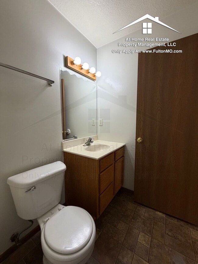 Building Photo - Gates Boulevard 2633–2635 Duplex