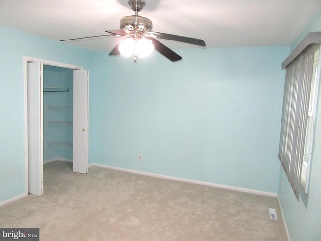 Building Photo - 227 E Green Valley Cir