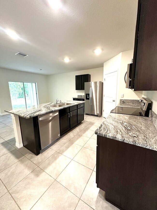 Building Photo - Lake Diamond North 4 Bed, 2 Bath