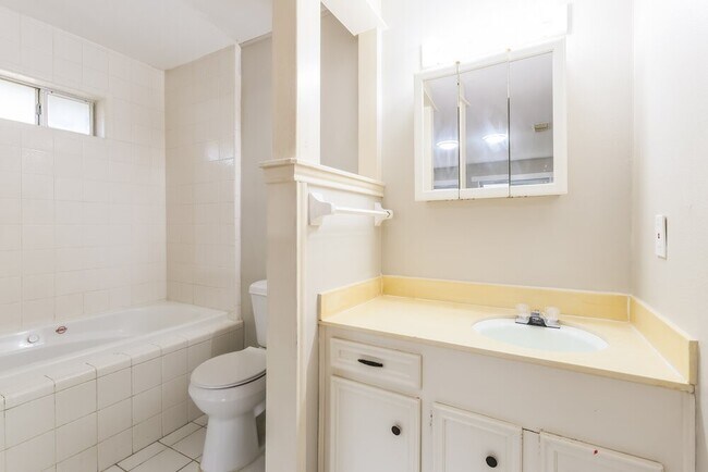 Building Photo - 200 Montrose Cir