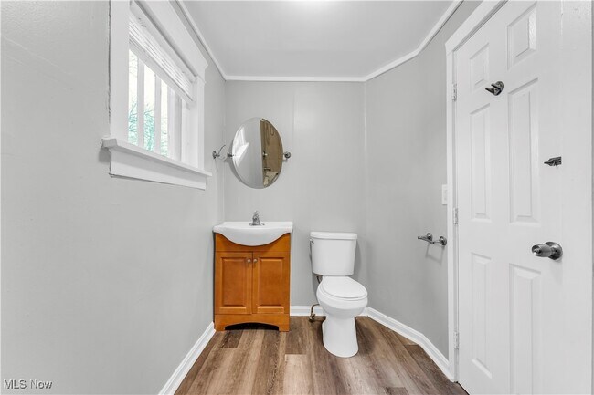 Building Photo - 1296 W Wilbeth Rd