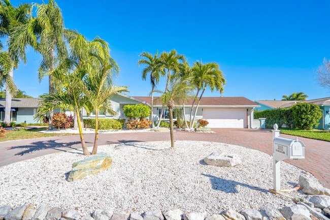 Building Photo - 3003 W Vina Del Mar Blvd