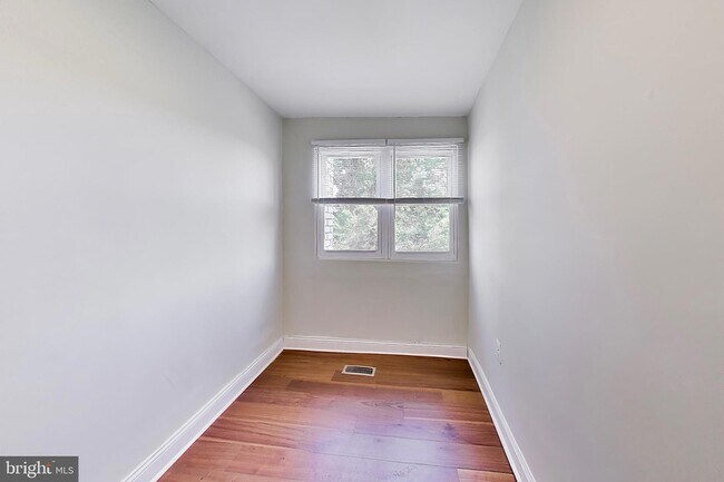 Building Photo - 4230 Edson Pl NE
