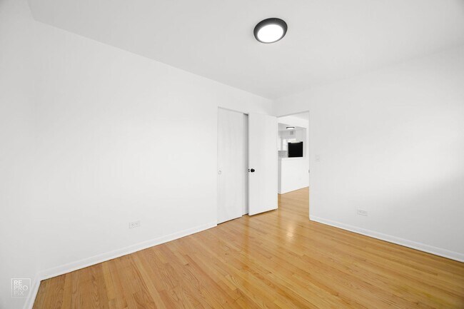 Building Photo - 2100 Lombard Ave