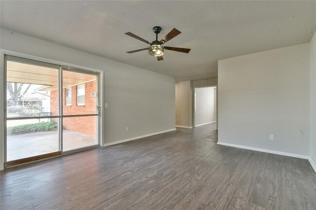 Building Photo - 608 Moraine Ave