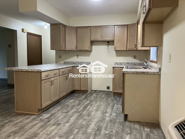 Building Photo - 2706 Bongey Dr