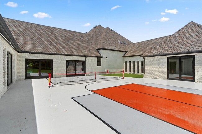 Building Photo - 209 Carriage Hill Ln