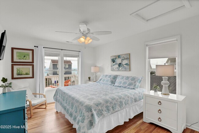 Building Photo - 1401 S Shore Dr