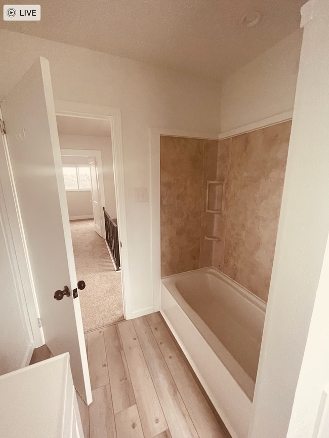 Building Photo - 3 Bed 1 Bath Munhall Pa
