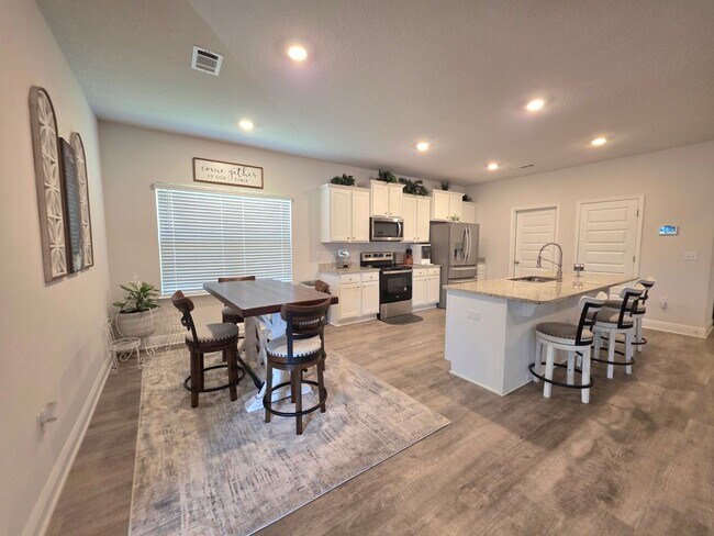 Building Photo - 8055 Silver Maple Dr