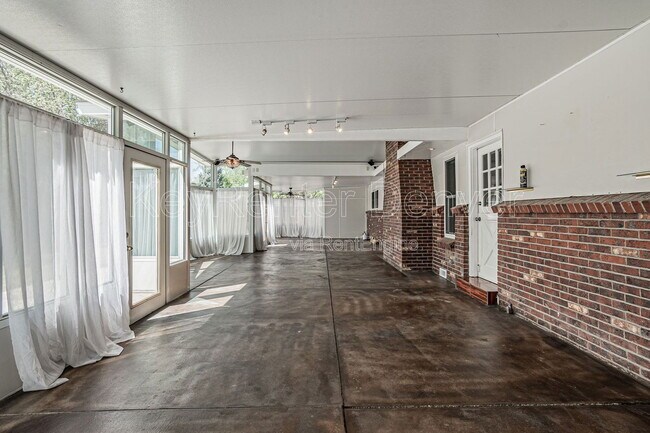 Building Photo - 535 S Cody St