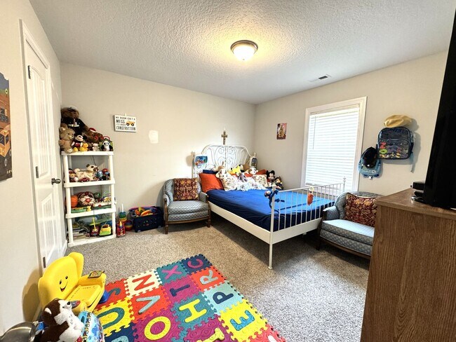 Building Photo - Beautiful Home! Convenient to Camp Lejeune!