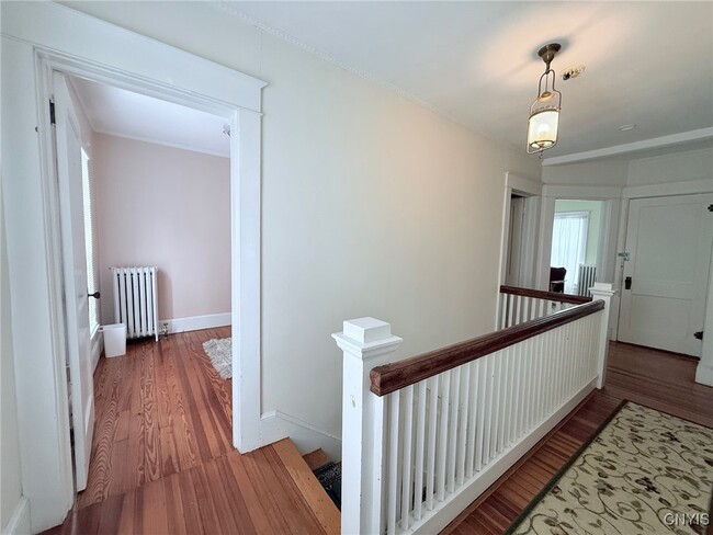 Building Photo - 10 Jewett Ave
