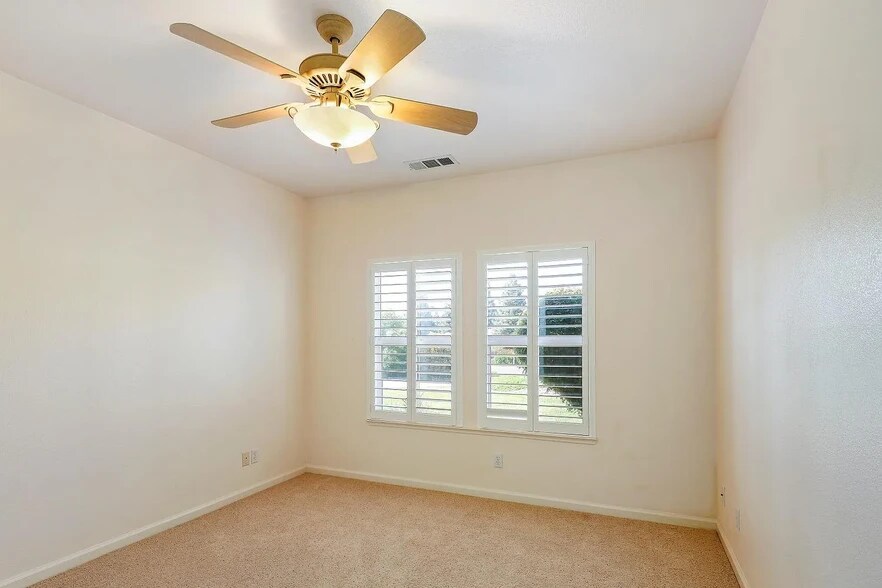 Building Photo - 689 Saint Andrews Rd