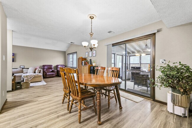 Dining area - 1098 Big Valley Dr