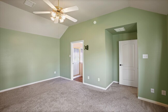 Building Photo - 8305 Spinnaker Bay Ln