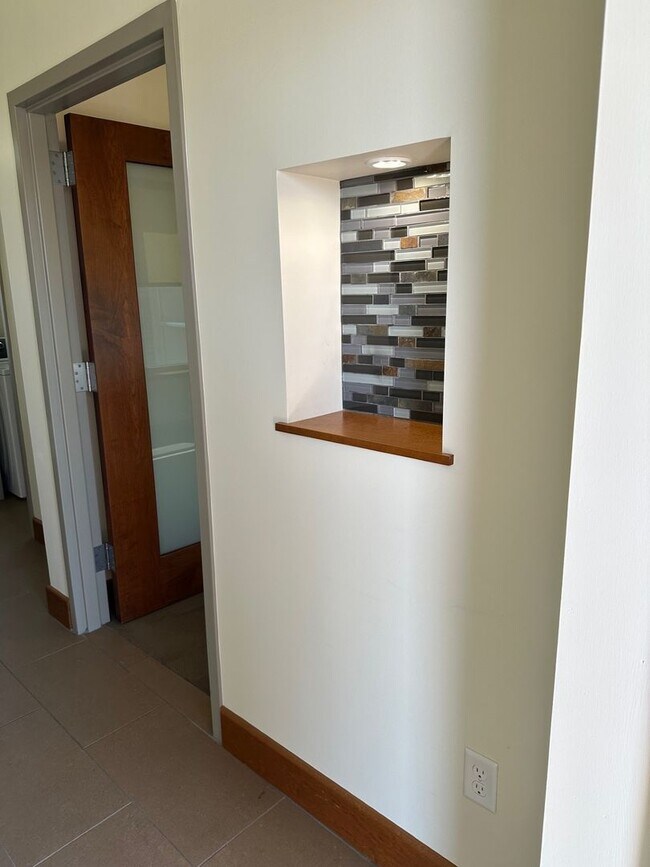 Building Photo - Blue Earth Place-One Bedroom available