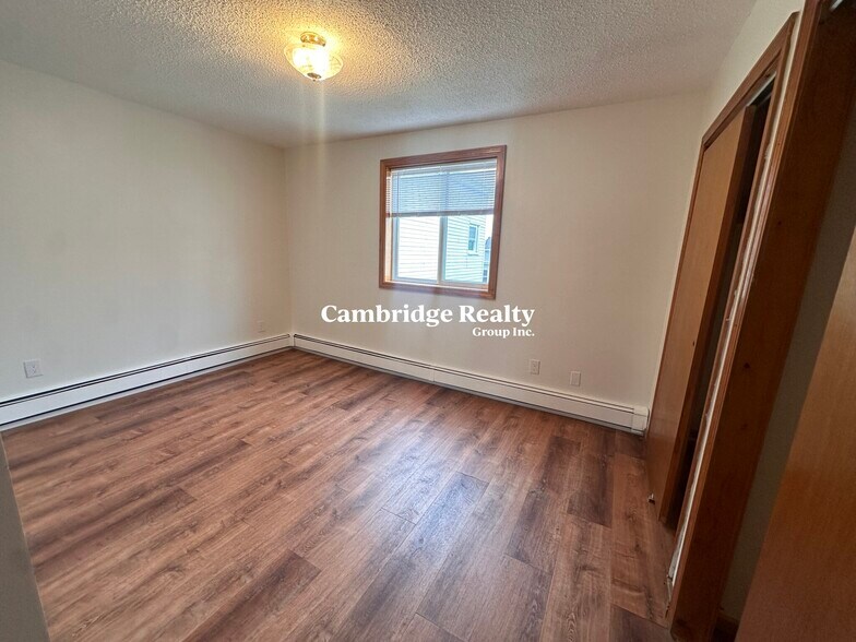 Building Photo - 253 Elm St