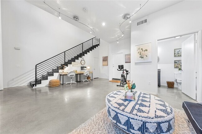 Building Photo - 210 N Spurgeon St