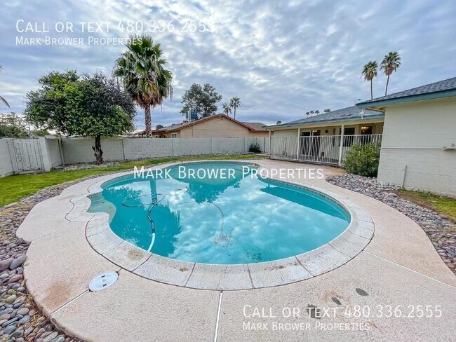 Building Photo - 2308 E Broadmor Dr