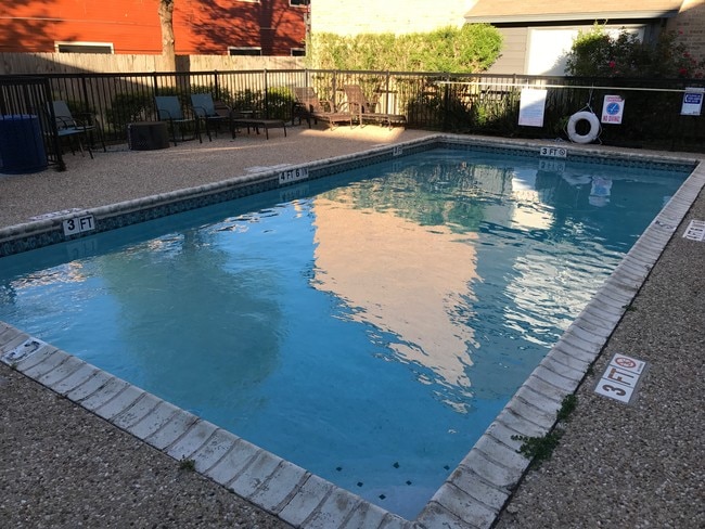 POOL - Ventura North