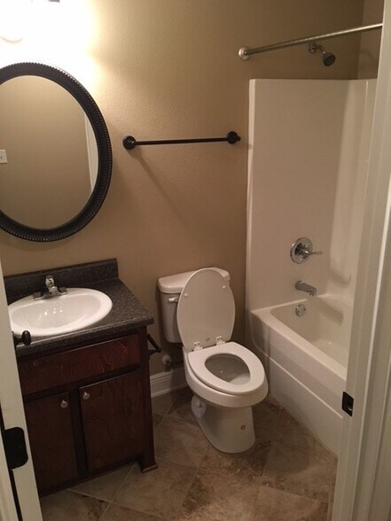 Building Photo - 8712 Chemstrand Rd