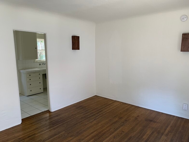Building Photo - 1645 Sargent Pl