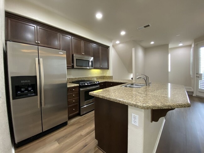 Building Photo - 2bd/2.5ba Townhouse with A/C in San Elijo ...