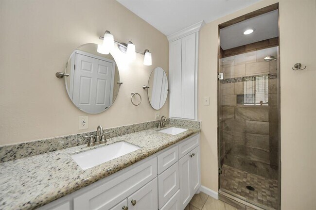 Building Photo - 5715 Braesvalley Dr