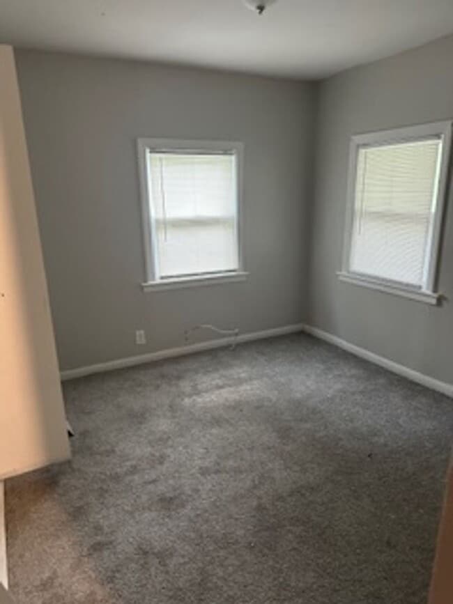 Building Photo - Beautifully Remolded 2 Bedroom 1 Bath in W...