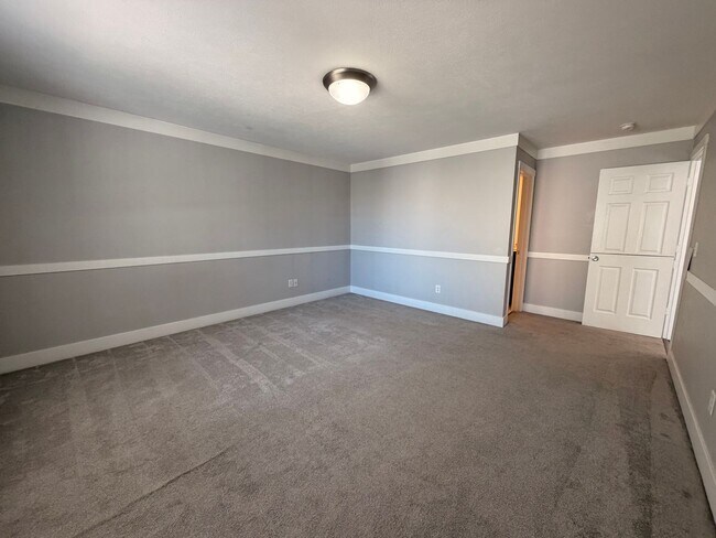 Building Photo - 1627 Hamlet Dr
