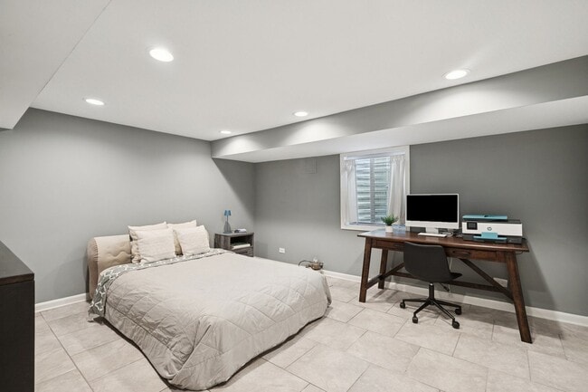 Building Photo - 689 E Illinois Rd