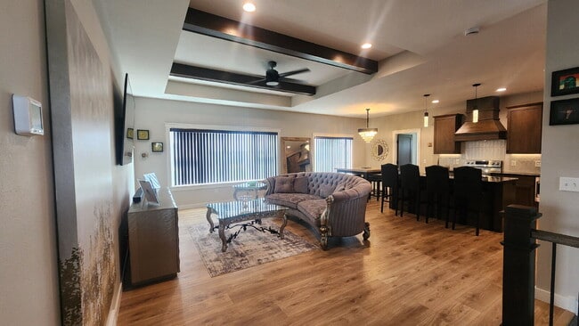 Building Photo - 5 Bedroom, 3 Full Bathroom House with 3 Ca...
