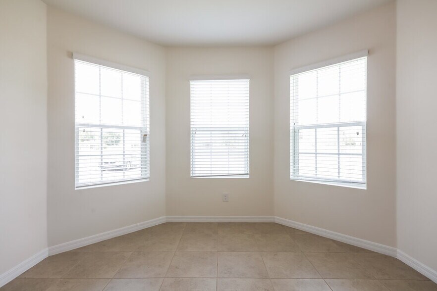 Building Photo - 714 SW 6th St