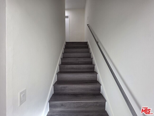 Building Photo - 517 N Francisca Ave