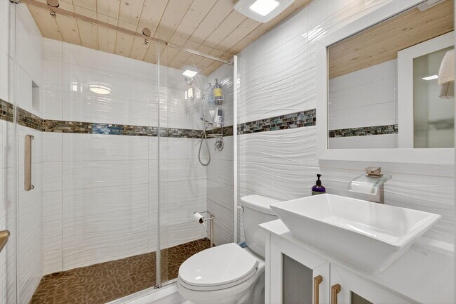 Building Photo - 10680 S Ocean Dr