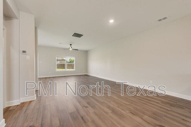 Building Photo - 804 Calhoun Dr