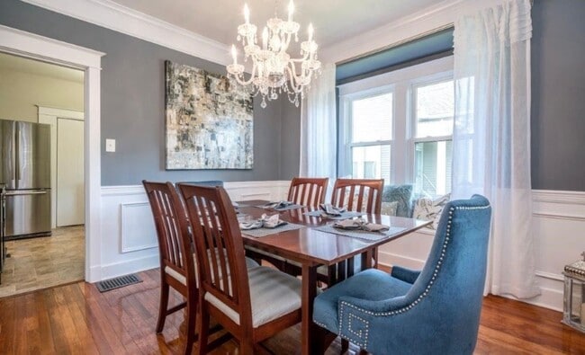 Building Photo - Gorgeous Renovated Highlands Bungalow – Av...