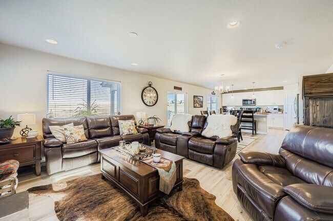 Building Photo - 6867 Passing Sky Dr