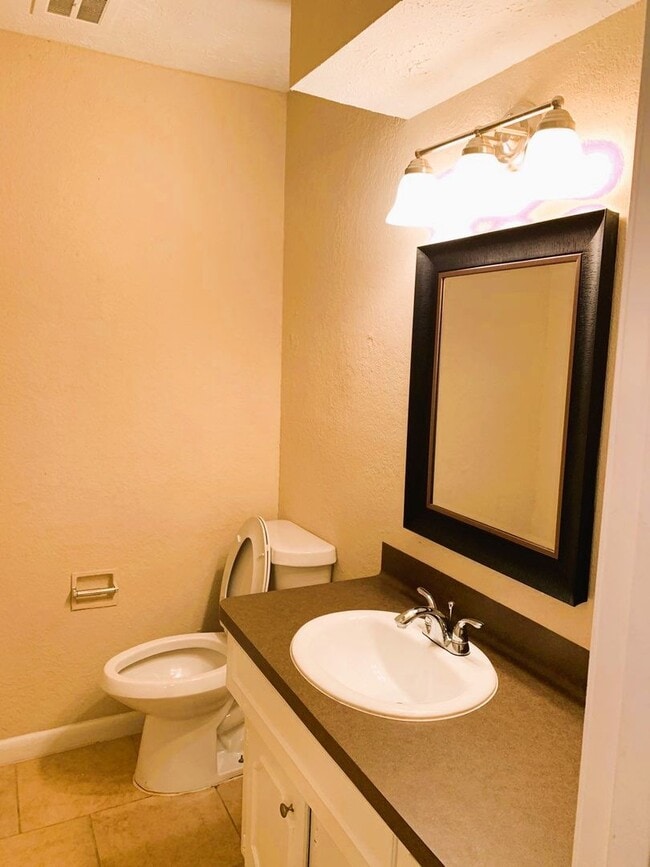 Building Photo - 24907 Hickory Hill Rd