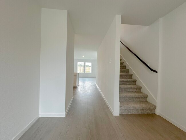Building Photo - 6242 Alder Crk Dr