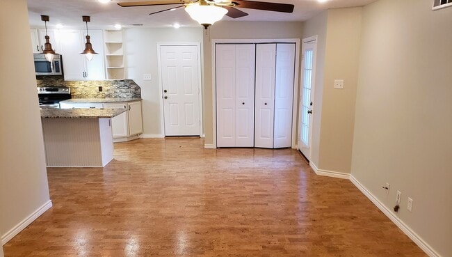 Building Photo - 10535 Lakemere Dr