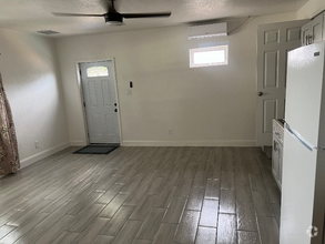 Building Photo - 1809 Barksdale Dr