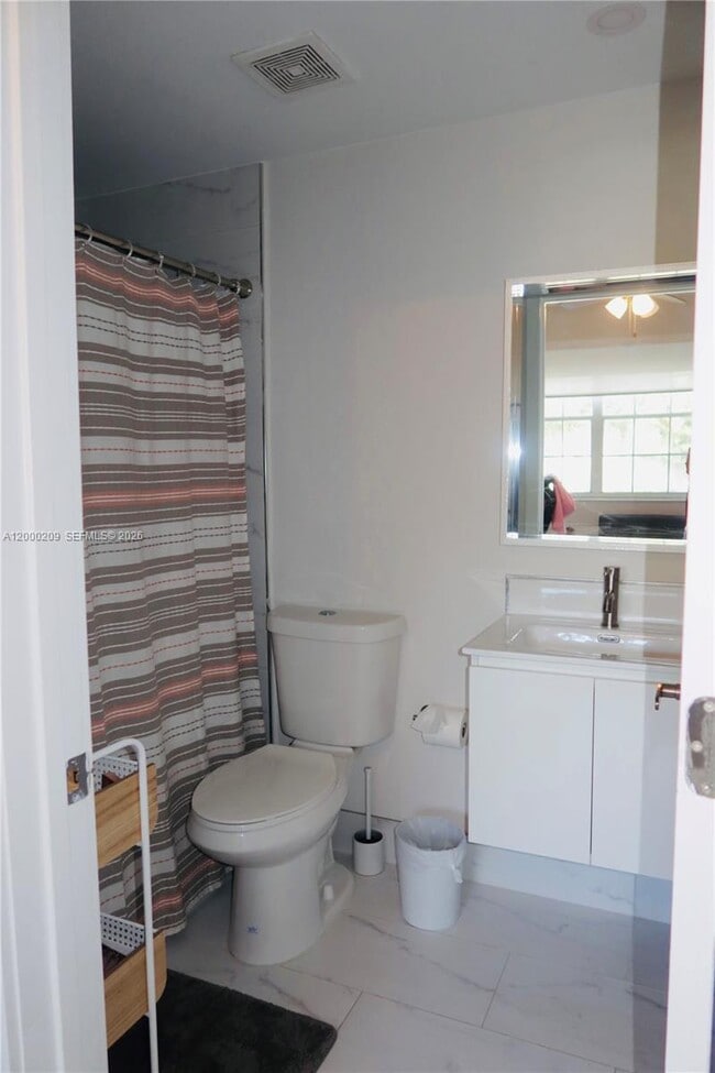 Building Photo - 16755 Hemingway Dr