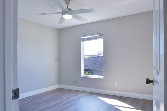 Building Photo - 10216 Oak Crest Rd