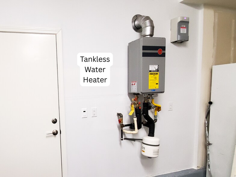 Building Photo - 2986 Portage Way