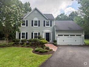 Building Photo - Lovely and Spacious 3 Bedroom 2.5 Bathroom...