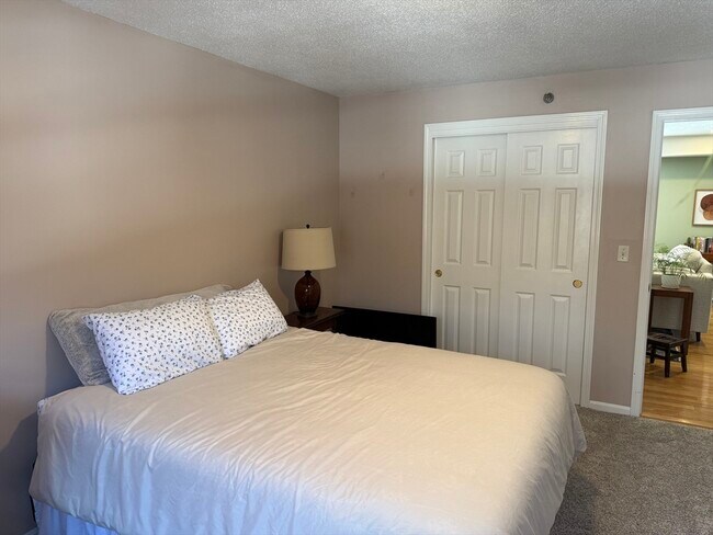 Building Photo - 124 Tennis Plaza Rd